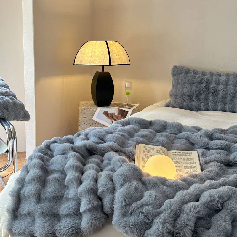 Manta de Luxo em Couro Sintético - Sofisticação e Conforto