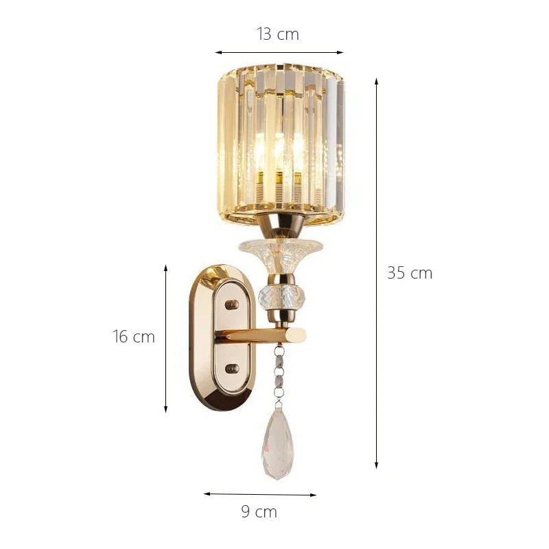 Arandela Elegance: Iluminação Artística em Ouro Vintage