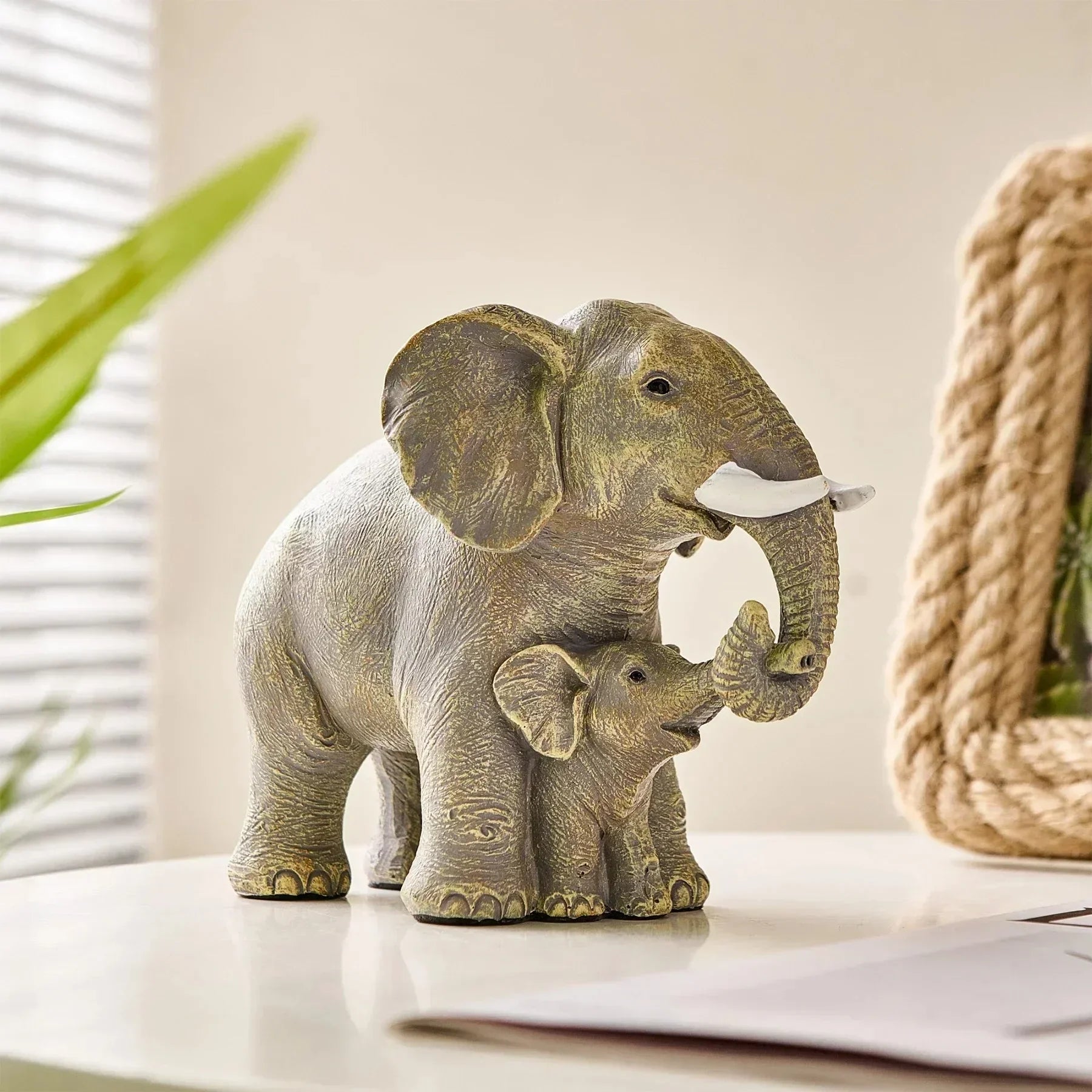Estátua de Elefante em Resina - Símbolo de Elegância e Prosperidade
