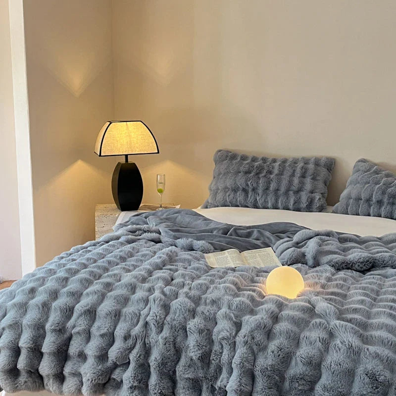 Manta de Luxo em Couro Sintético - Sofisticação e Conforto