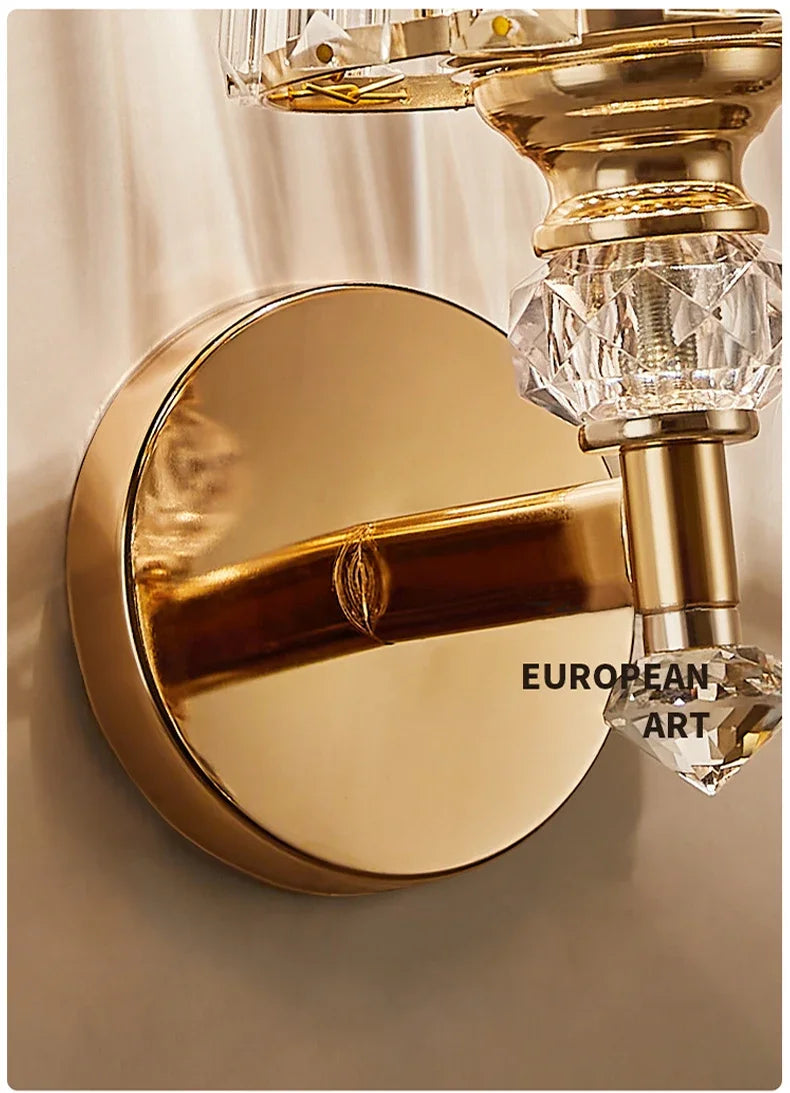 Arandela Elegance: Iluminação Artística em Ouro Vintage