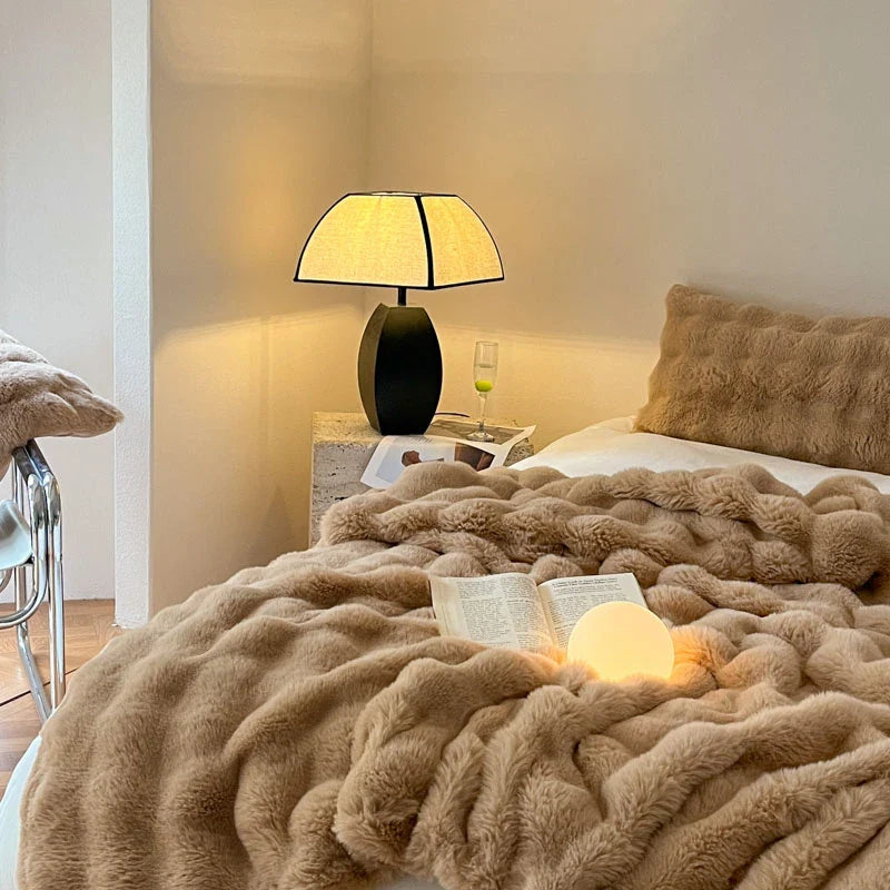 Manta de Luxo em Couro Sintético - Sofisticação e Conforto