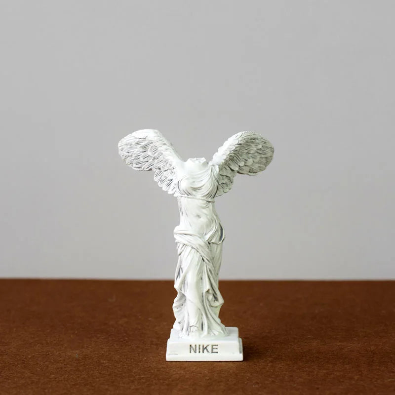 Escultura do Deus Grego do Amor