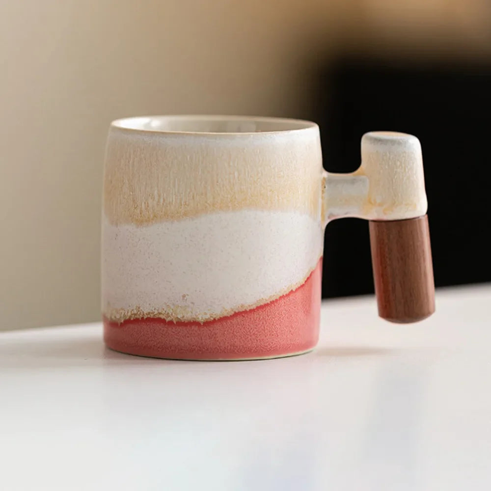 Mini Caneca de Cerâmica Artesanal com Alça de Madeira