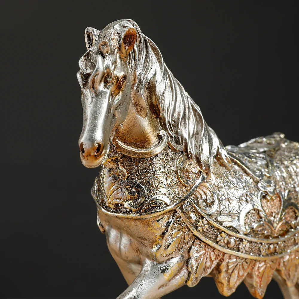 Escultura Equestre Majestosa em Resina