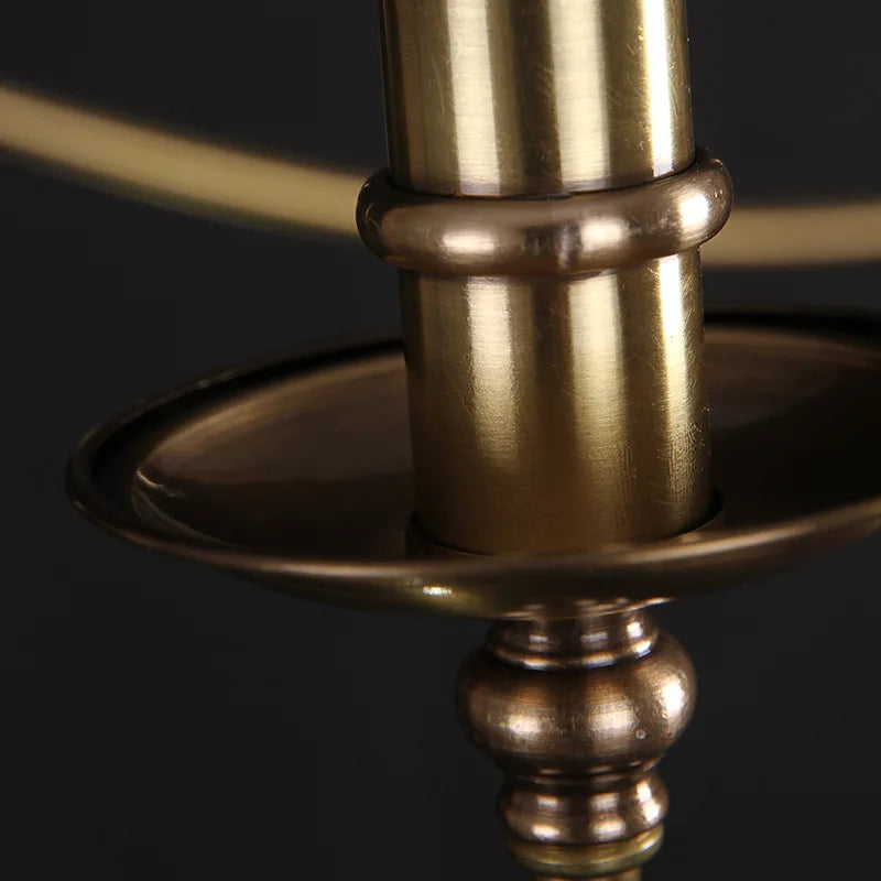 Elegante Candelabro de Ferro Forjado