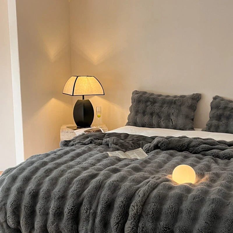 Manta de Luxo em Couro Sintético - Sofisticação e Conforto