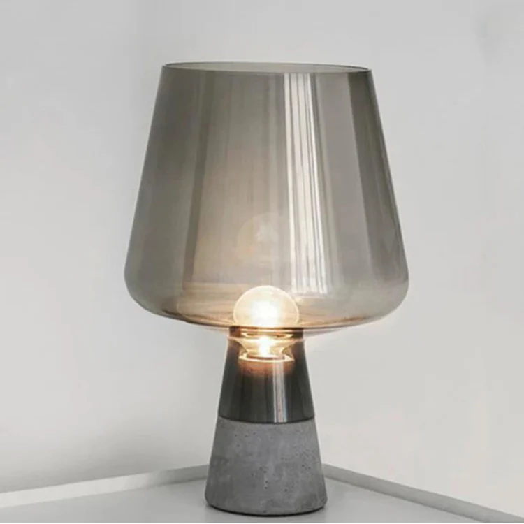 Moderna Luminária de Mesa em Cimento e Vidro